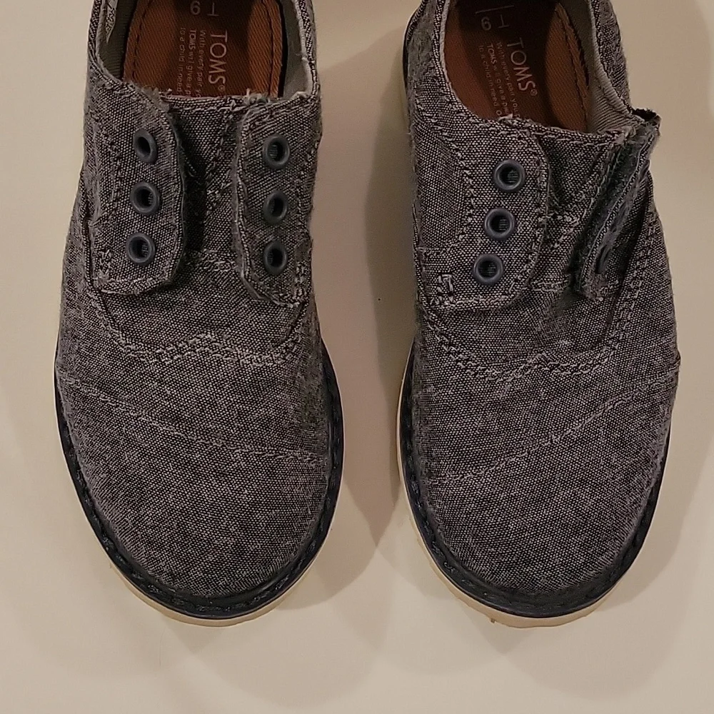Tom's boys chambray wingtip oxford slip on dress up shoes canvas size 9